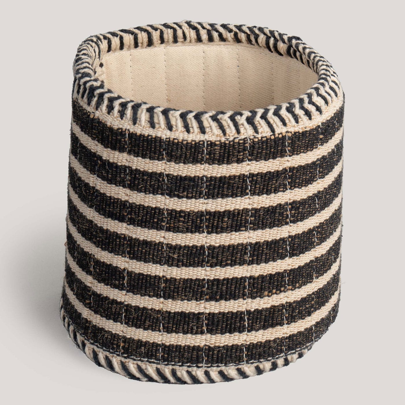 Ivaan Black / Ivory Handwoven Sabala Natural Fibre Planter