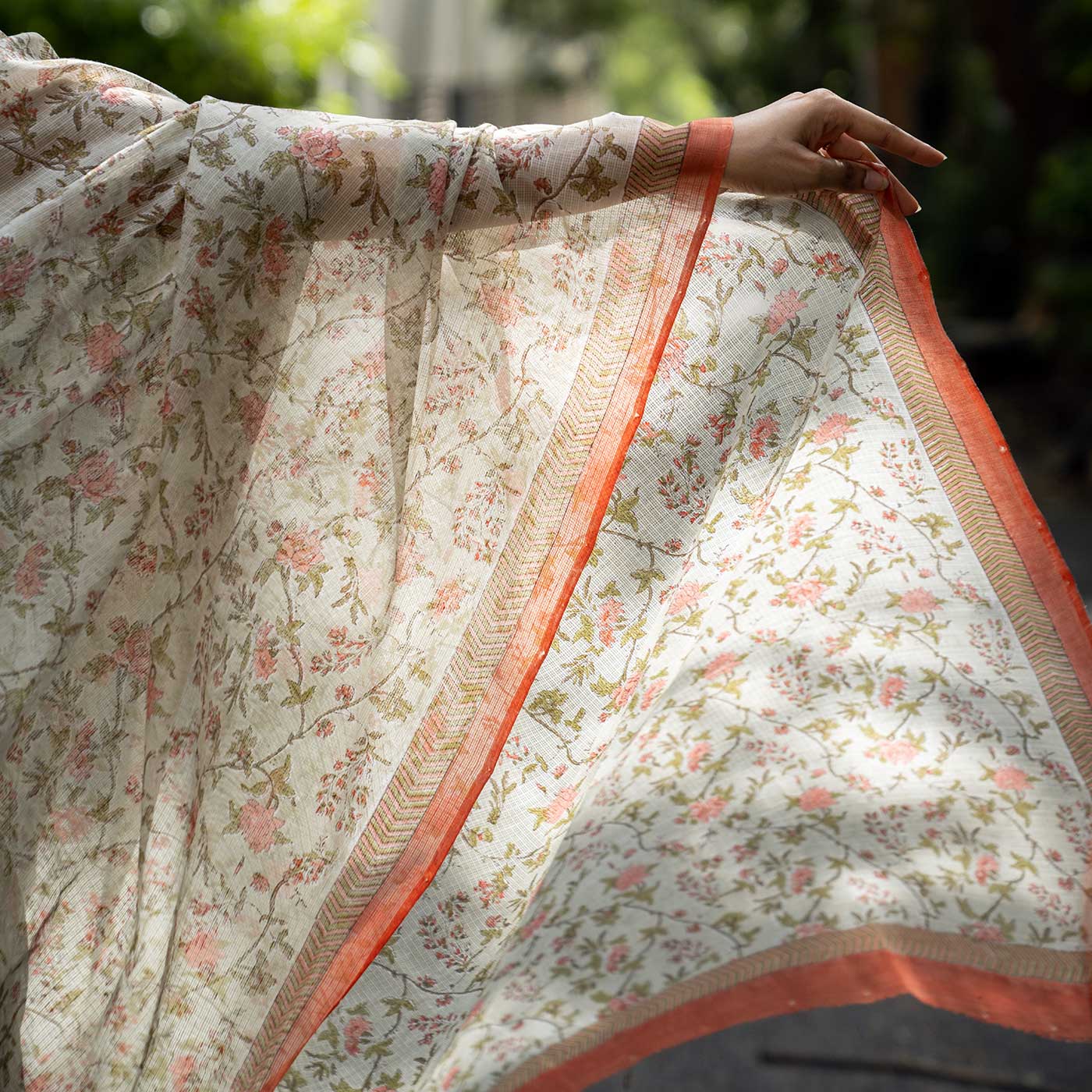 Eshaa Coral Kota Doria Handwoven Cotton Silk Saree - Image 4