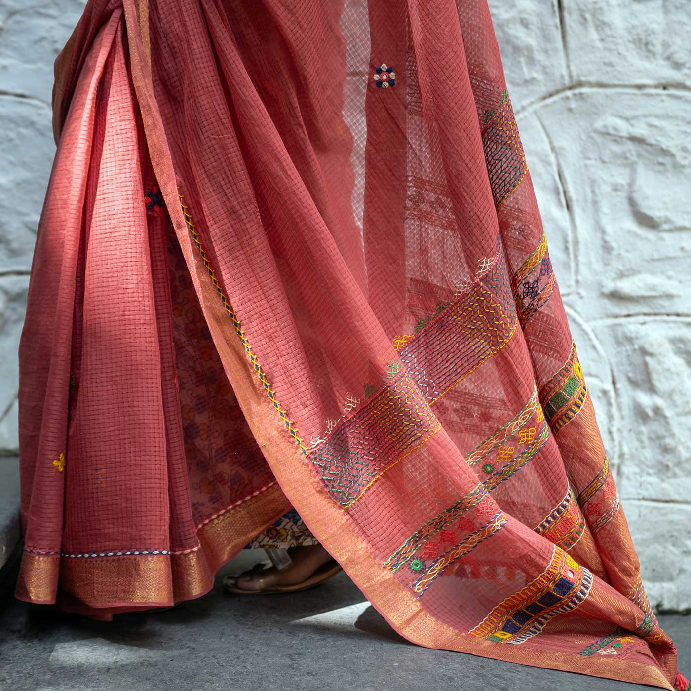 Dharana Coral Red Banjara Hand Embroidered 100% Cotton Saree - Image 2