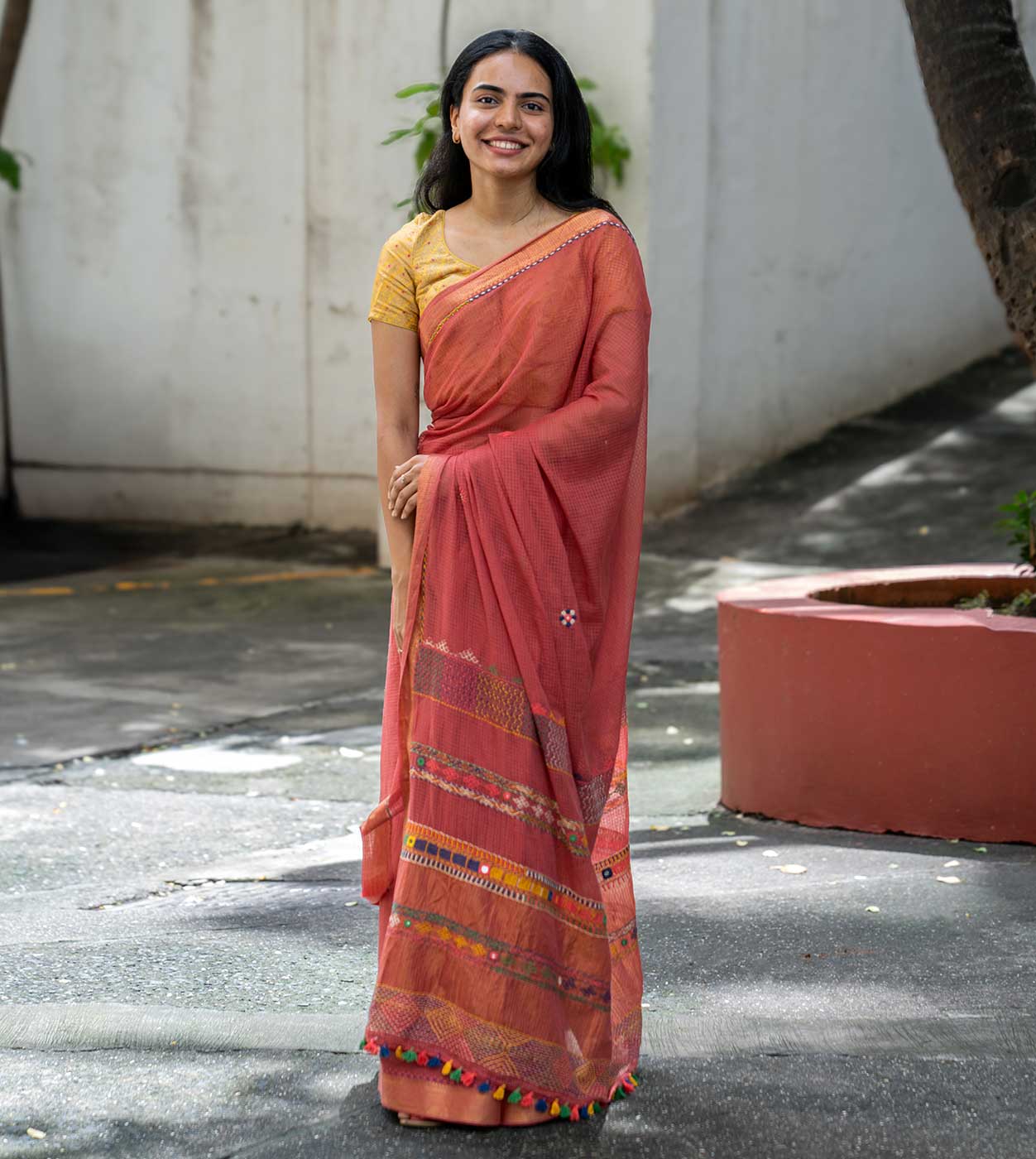 Dharana Coral Red Banjara Hand Embroidered 100% Cotton Saree - Image 4