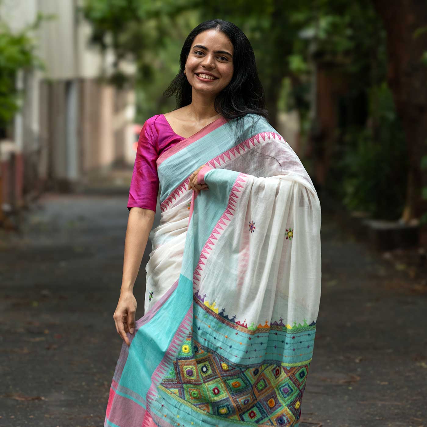 Mayavi Ivory Banjara Hand Embroidered 100% Cotton Saree