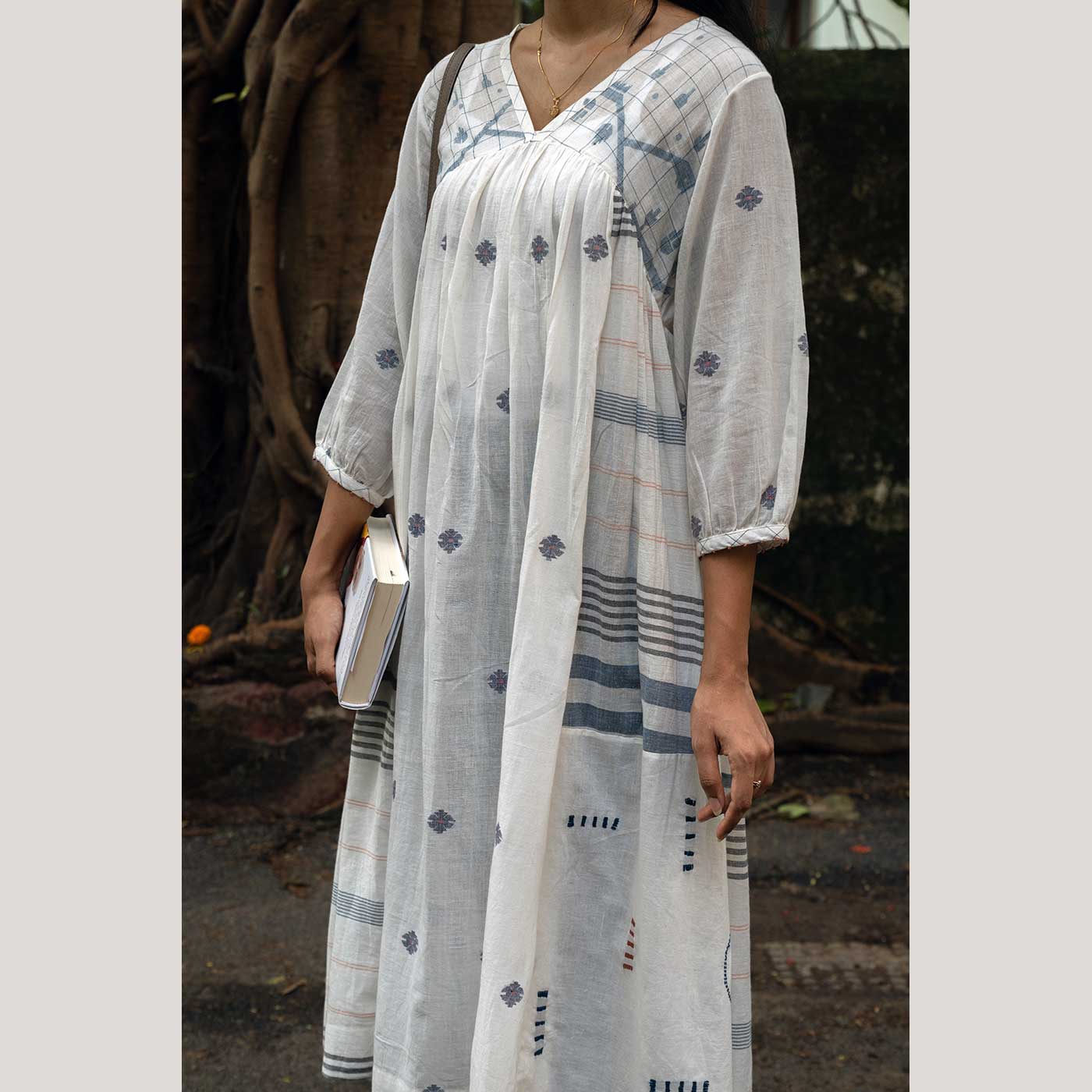 Ashvi Ivory Jamdani Handwoven Handspun Cotton Top - Image 5